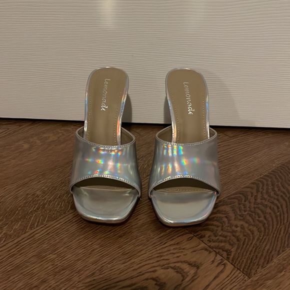 Women’s silver heel. Never worn - Picture 2 of 3